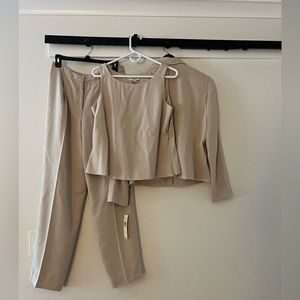 Ladies 3 piece spring suit. Size 12, cream fully lined. NWT. Modern jacket